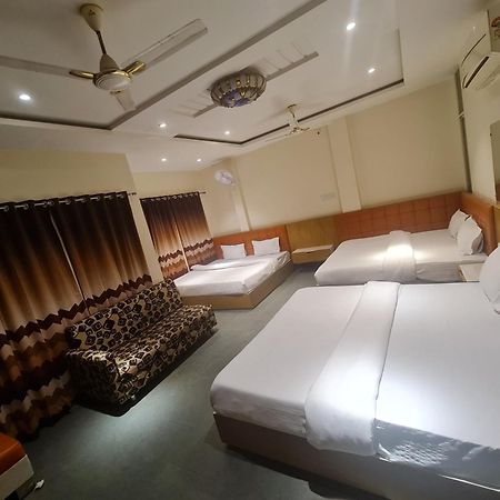 Hotel Empire 乌贾因 外观 照片