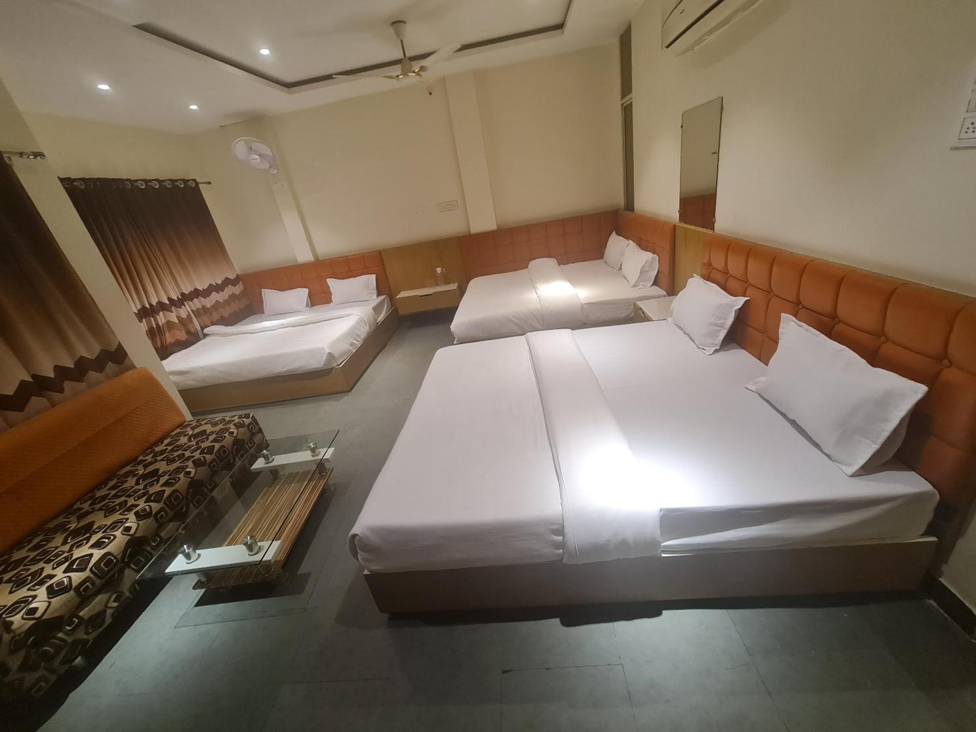 Hotel Empire 乌贾因 外观 照片