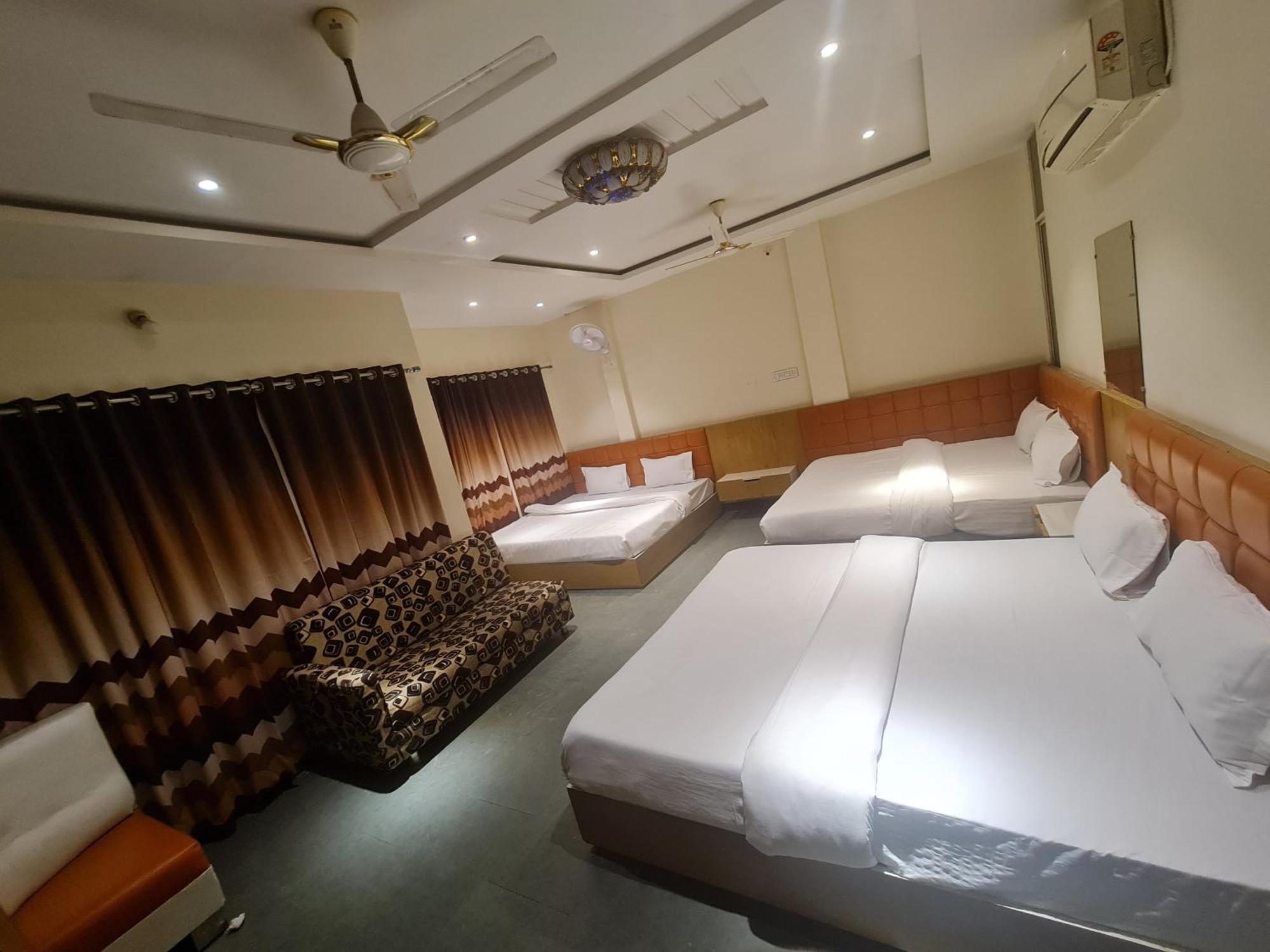 Hotel Empire 乌贾因 外观 照片