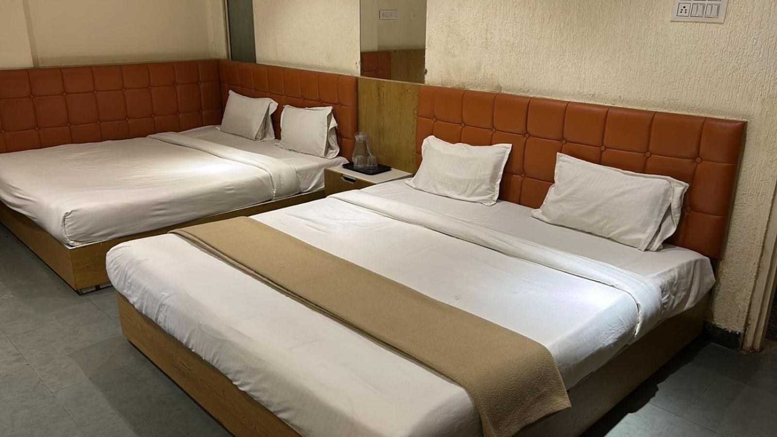 Hotel Empire 乌贾因 外观 照片