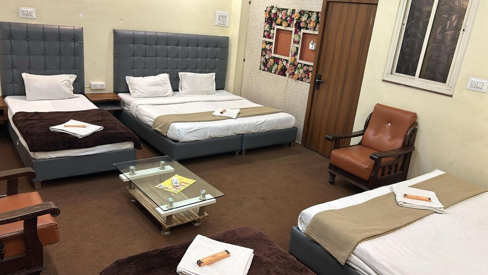 Hotel Empire 乌贾因 外观 照片