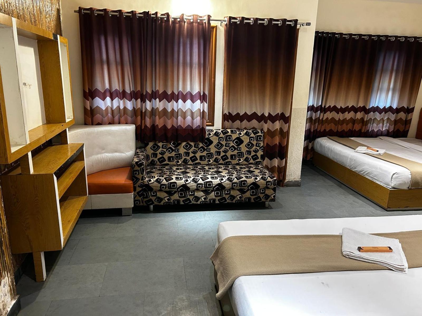 Hotel Empire 乌贾因 外观 照片
