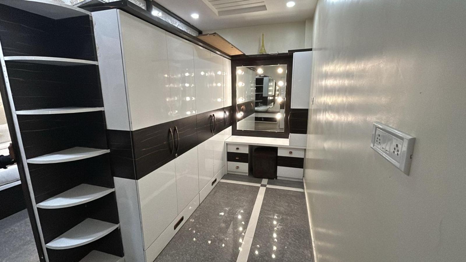 Hotel Empire 乌贾因 外观 照片