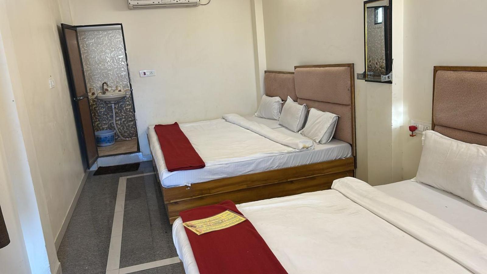 Hotel Empire 乌贾因 外观 照片