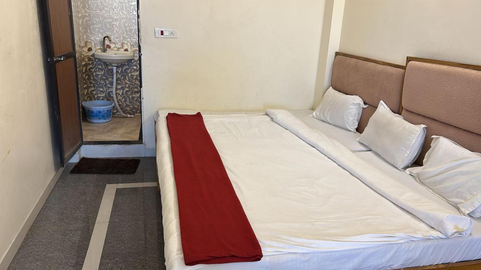 Hotel Empire 乌贾因 外观 照片