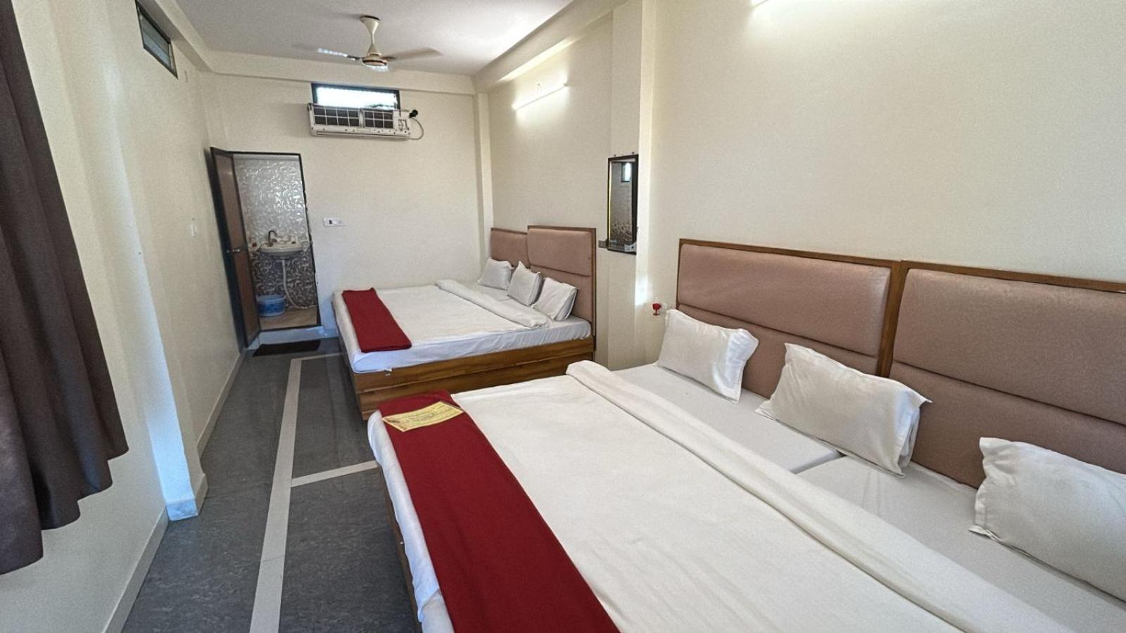 Hotel Empire 乌贾因 外观 照片