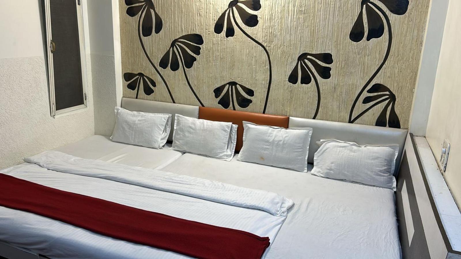 Hotel Empire 乌贾因 外观 照片