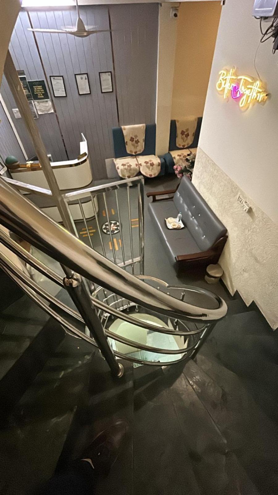 Hotel Empire 乌贾因 外观 照片