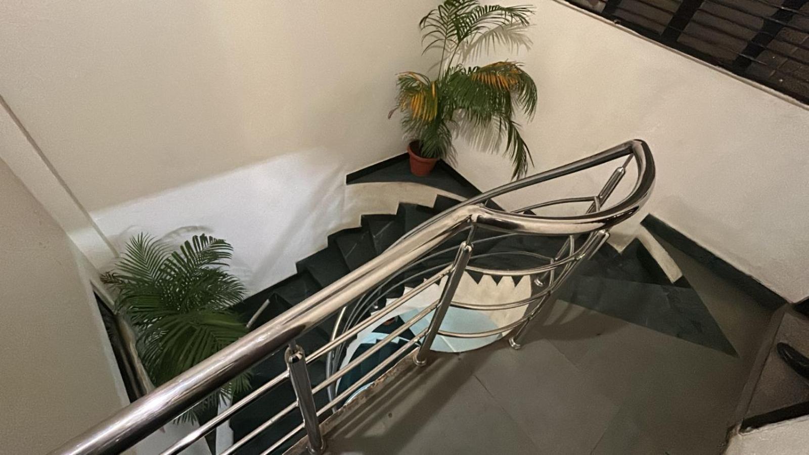 Hotel Empire 乌贾因 外观 照片